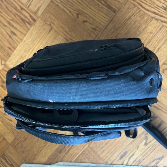 Peak design 45L backpack - Picture 3 of 4